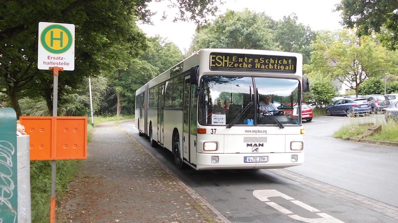 AZE37 am Parkplatz Nachtigallstraße